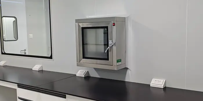 Modular cleanroom panels in installation