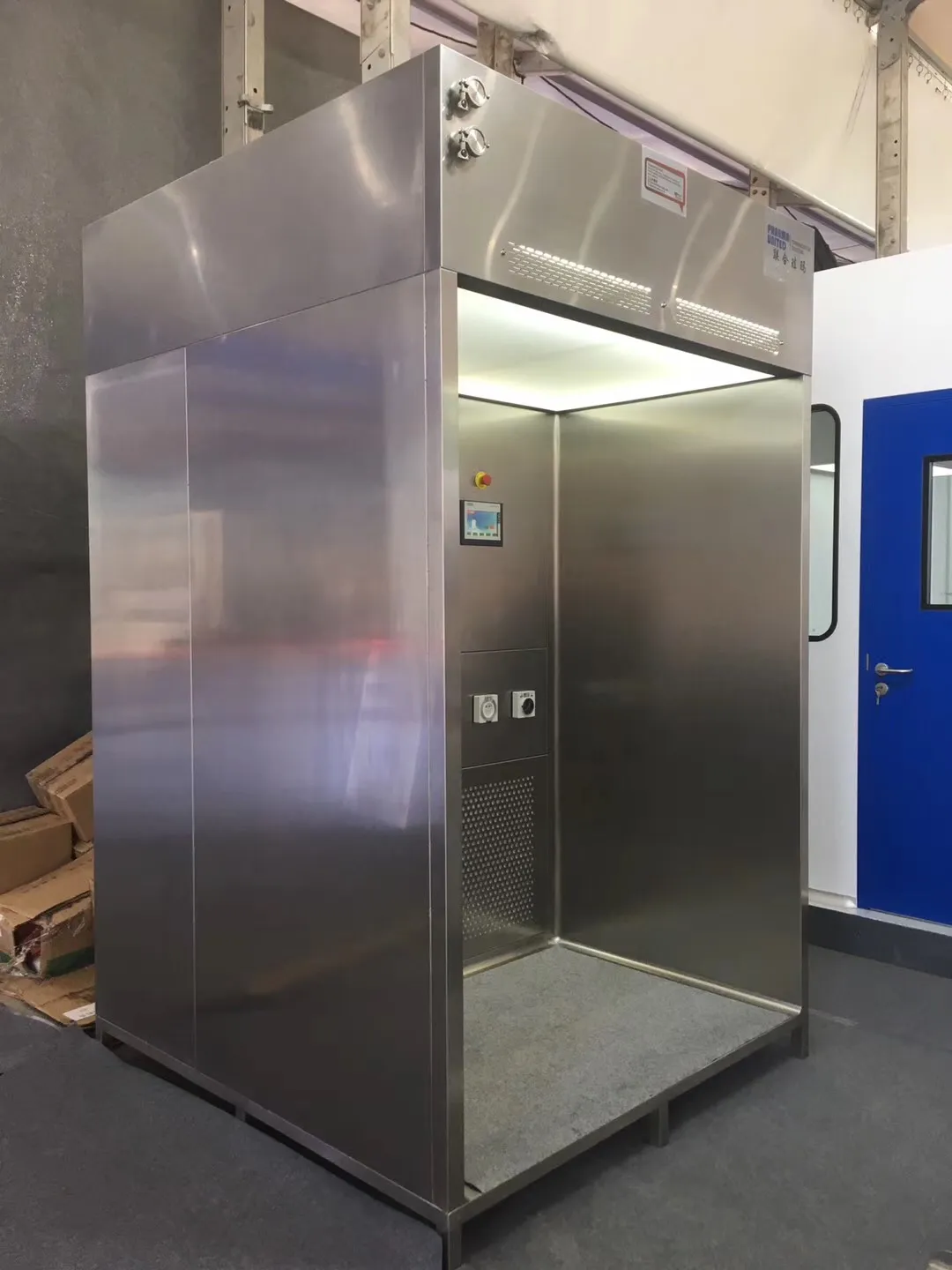 Negative Pressure Weighing Room installed within a modular cleanroom bay with aluminum honeycomb panels and integrated control panel